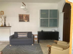 Delizioso appartamento in villa tra mare e città